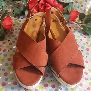 H&M Ladies Wedge New no tag Size 8.5 Rust